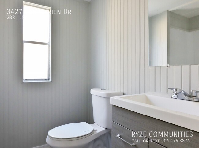 Building Photo - 2 bed | 1 bath - Dunn Avenue Area