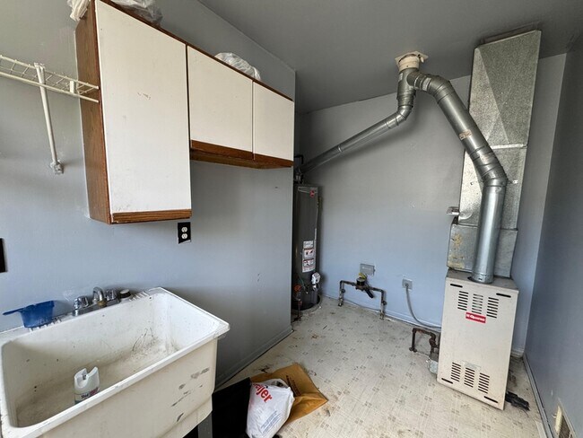 Building Photo - 8716 Timken Ave