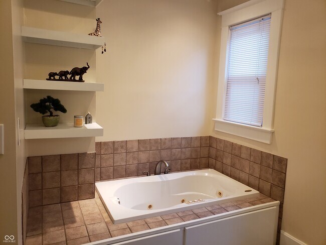 Building Photo - 1914 Commerce Ave