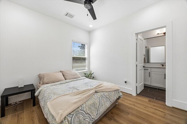 Building Photo - 9009 Wellspring Dr