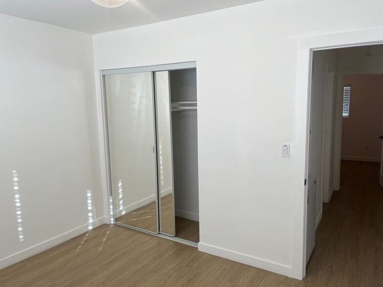 Building Photo - 255 S Ave 55