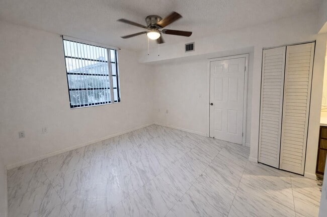 Building Photo - 3826 Whitehall Dr