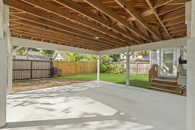 Building Photo - 724 E 21st St