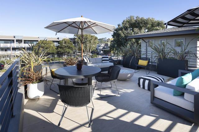 Building Photo - 2722 Camino Del Mar