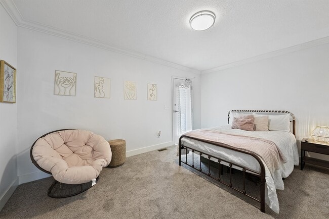 Building Photo - 1436 Indianola Ave