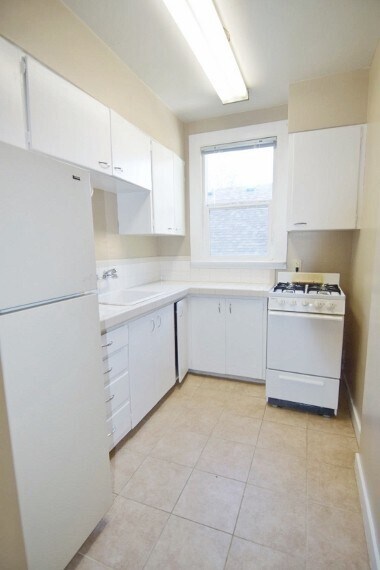 Building Photo - John's Landing 2nd Floor 1Bdr w/Hardwoods,...