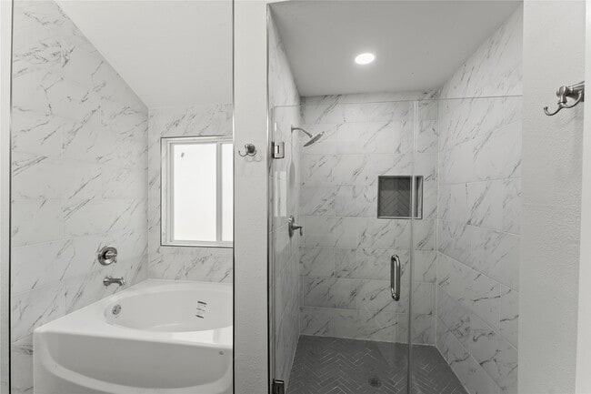 Building Photo - 4826 Brooklawn Dr