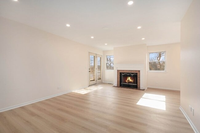 Building Photo - 120 Stirling Ln