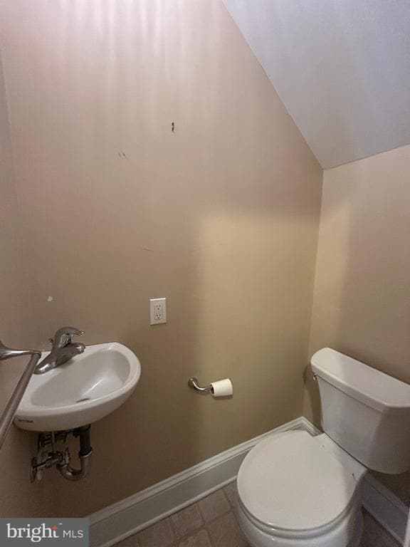 Building Photo - 424 Center St