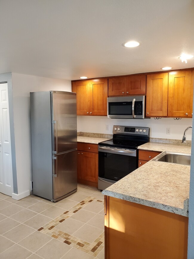 kitchen - 2306 Madrona Dr