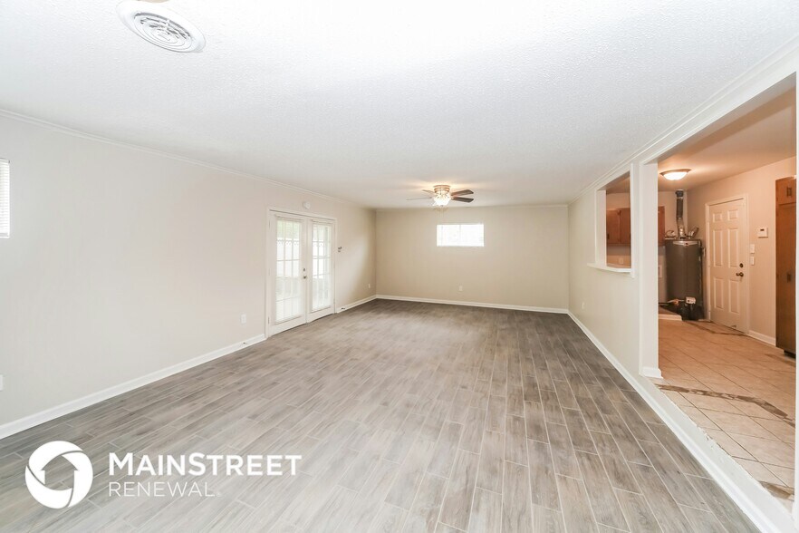 Building Photo - 3045 Beauchamp Dr