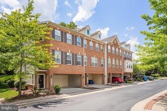 Building Photo - 23210 Roberts Tavern Dr