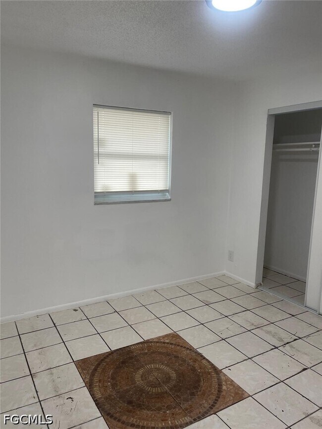 Building Photo - 5413-5427-5427 Third Ave