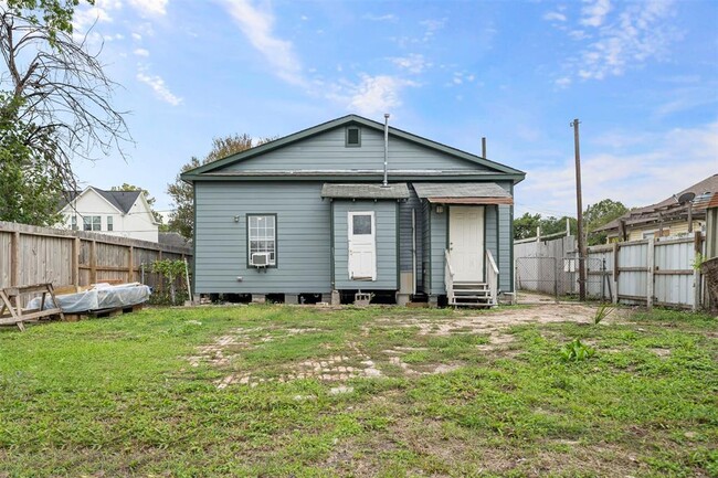 Building Photo - 3605 Runnels St