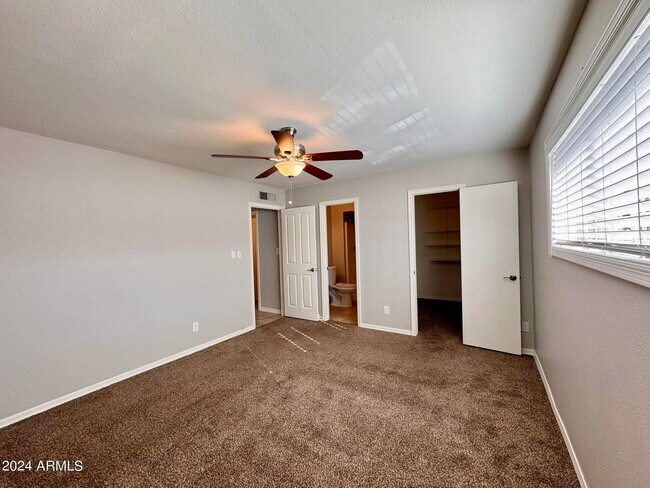 Building Photo - 10628 S 44th Pl