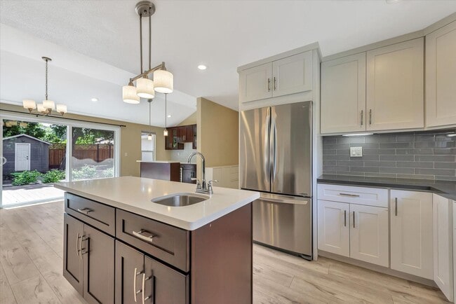 Building Photo - Wow! What a Great Home! SHORT TERM LEASE T...