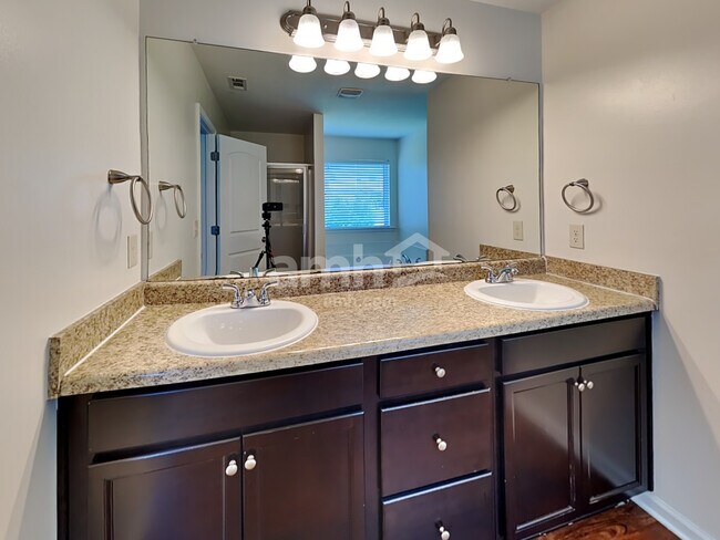 Building Photo - 2145 Villa Spring Ct