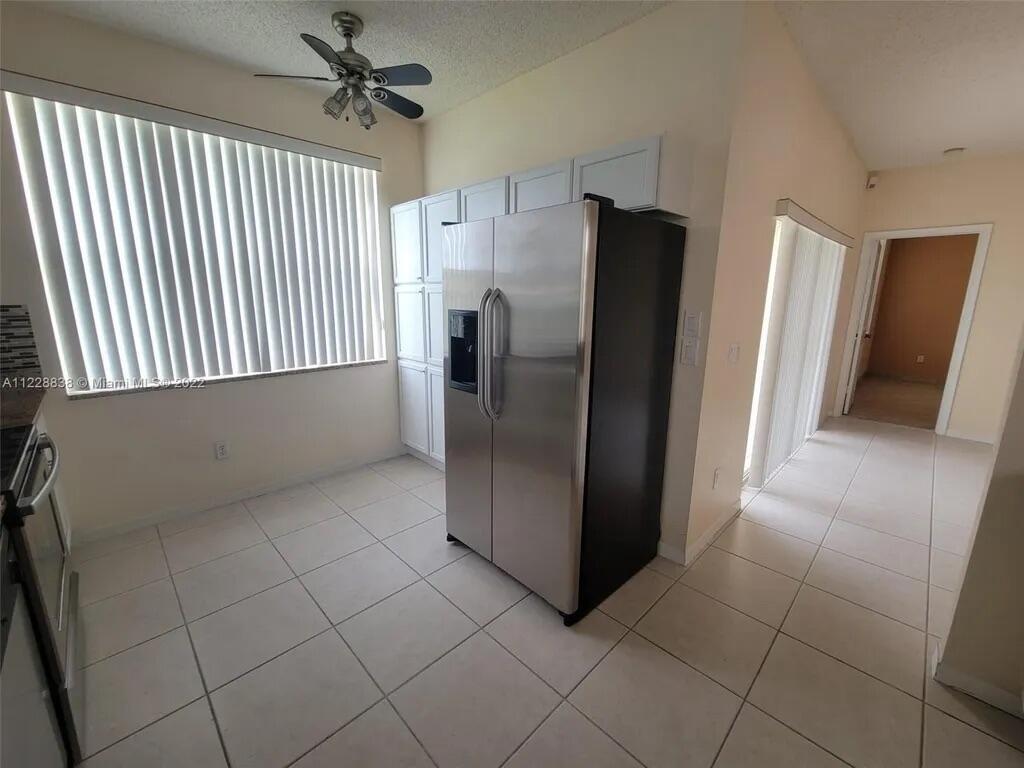 Building Photo - 10860 Fillmore Dr