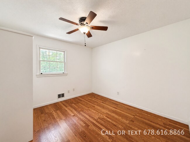 Building Photo - 2666 S Lakeview Dr SW