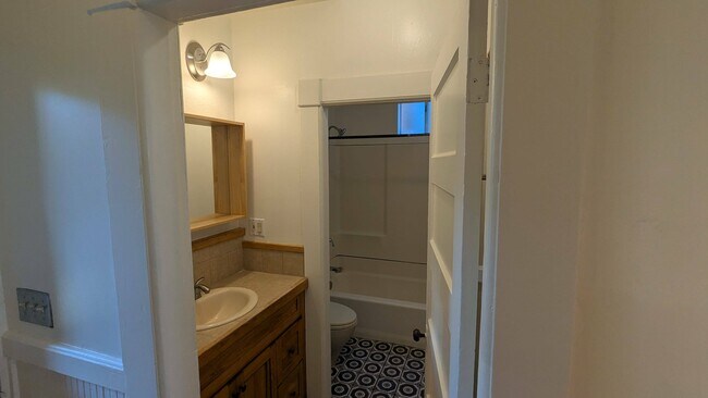 Building Photo - 816 Addison St