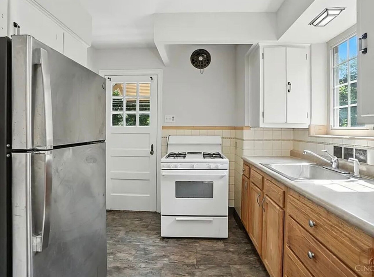Building Photo - 6256 Rogers Park Pl