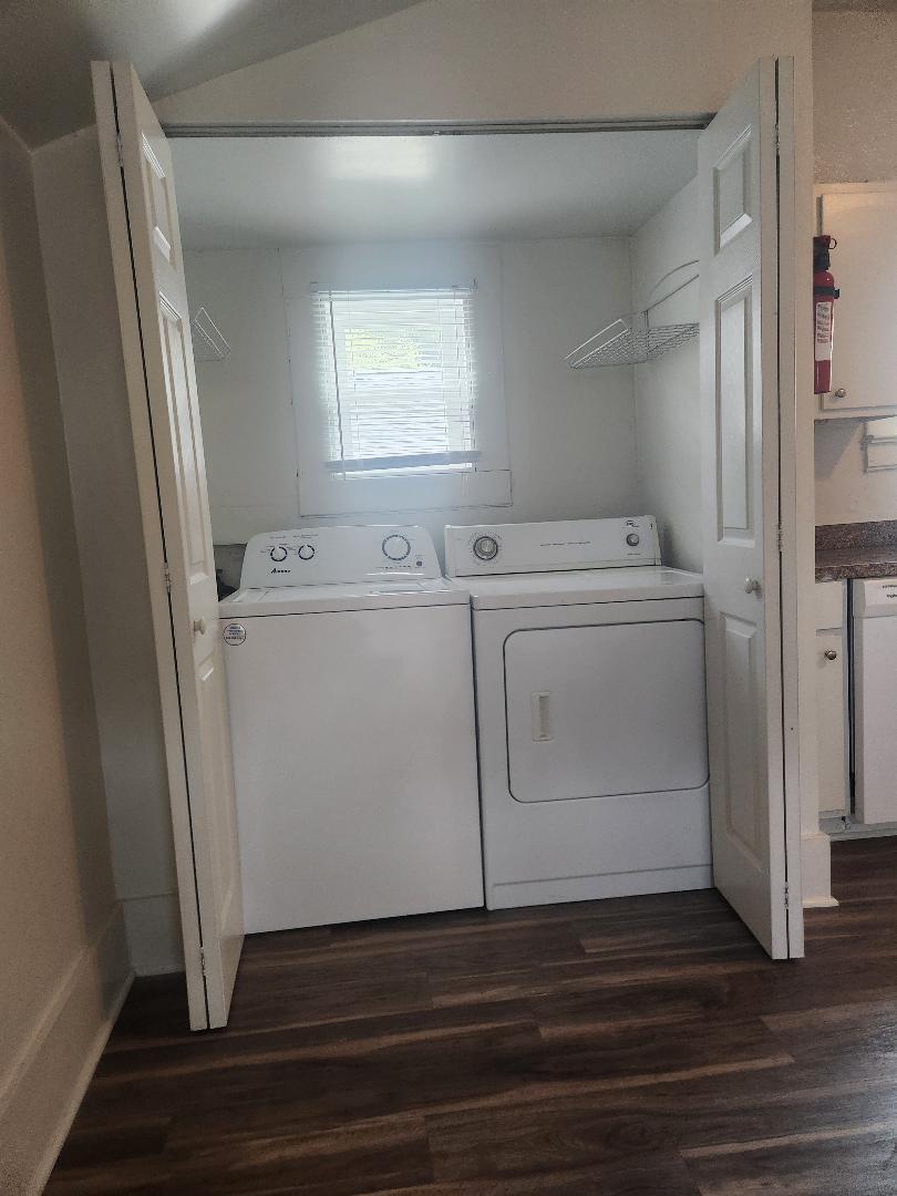 washer dryer - 703 W Markham Ave