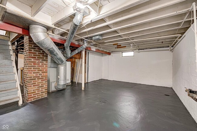 Building Photo - 4924 Rosslyn Ave