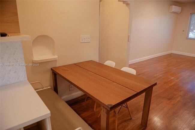 Building Photo - 10078 E Bay Harbor Dr