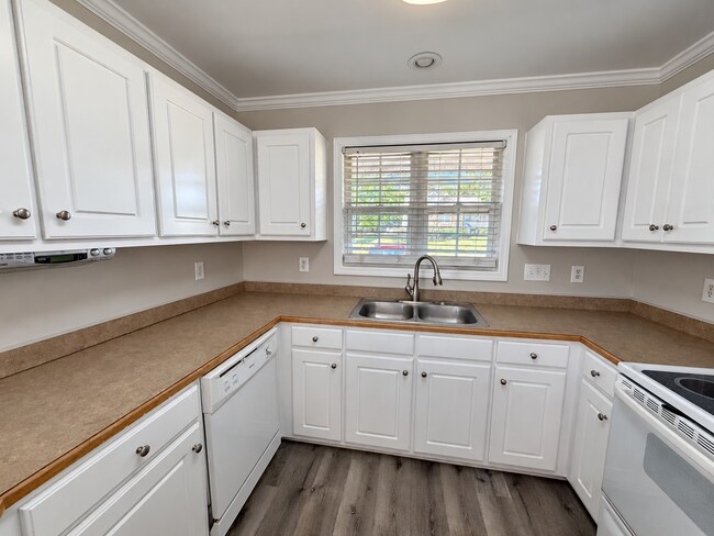Building Photo - 714 Ralph Graham Dr