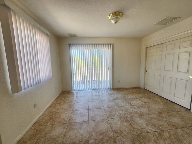 Building Photo - Beautiful 2 Bedroom Home