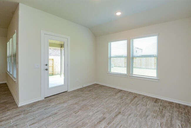 Building Photo - 9731 Birdsnest Ct