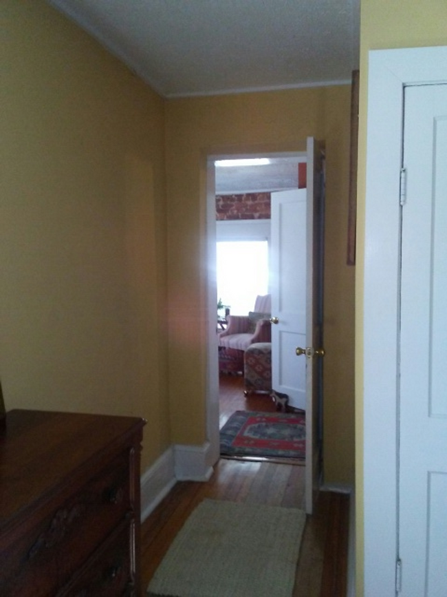 Building Photo - Fully Furnished First Floor Apartment