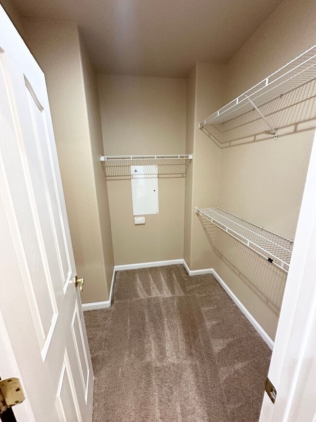 Building Photo - Beautiful Natomas Park Home – 5 Bed / 3 Bath, new interior paint, 2 story!