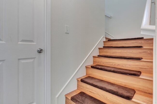 Building Photo - 8798 Nozay Ln