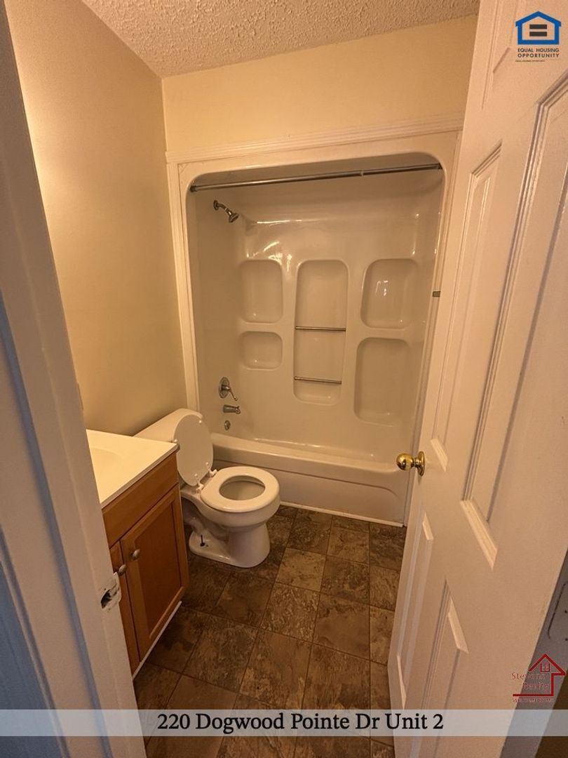 Building Photo - 220 Dogwood Pointe Dr