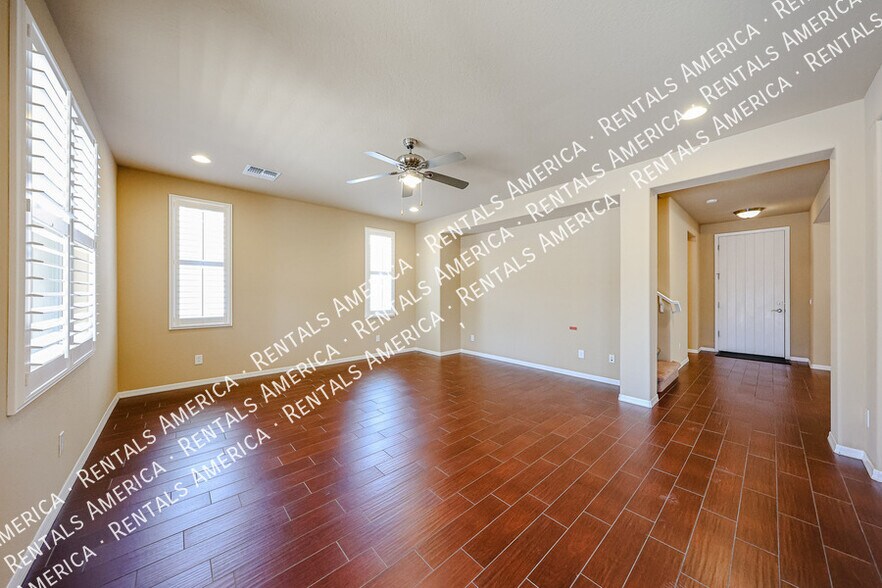 Building Photo - 3575 S Jasmine Dr