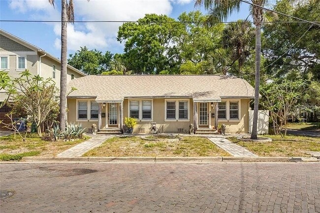 Primary Photo - 3003 W Palmira Ave