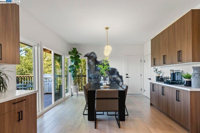 Building Photo - 10336 Greenview Dr