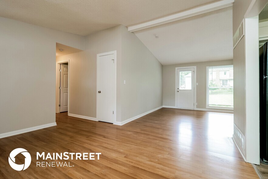 Building Photo - 8918 Hemlock Dr