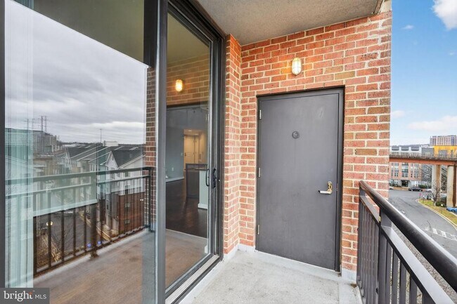 Building Photo - 2451 Midtown Ave