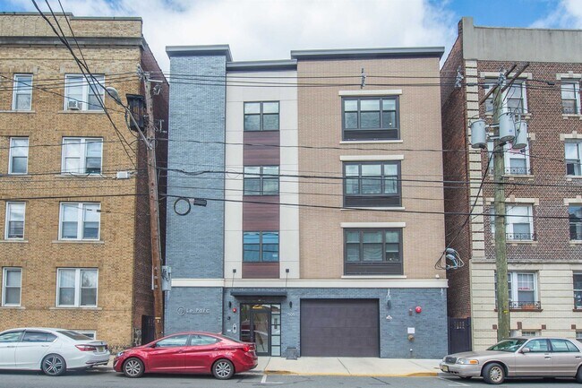 Building Photo - 7505 Park Ave