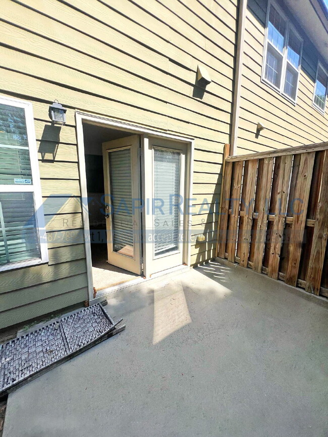 Building Photo - 1647 Southgate Mill Dr