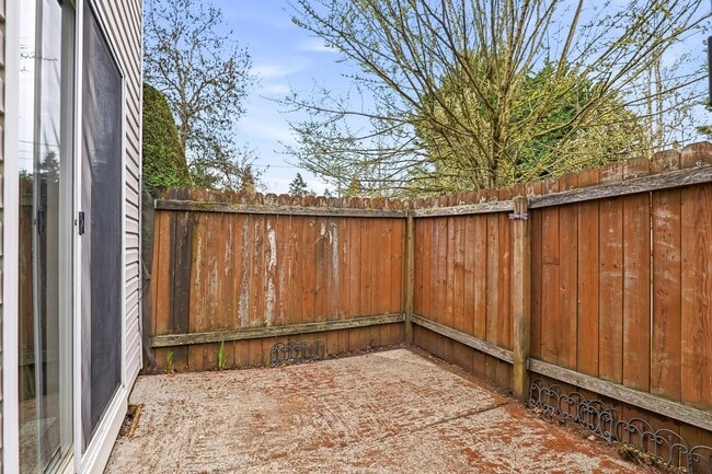 Building Photo - 3 Bedroom Home Near Woodstock Neighborhood