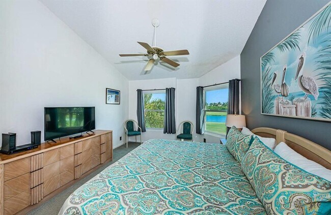 Building Photo - 6151 Bahia Del Mar Blvd S