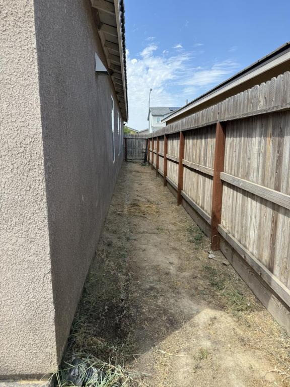 Building Photo - 2124 Ukiah Ct