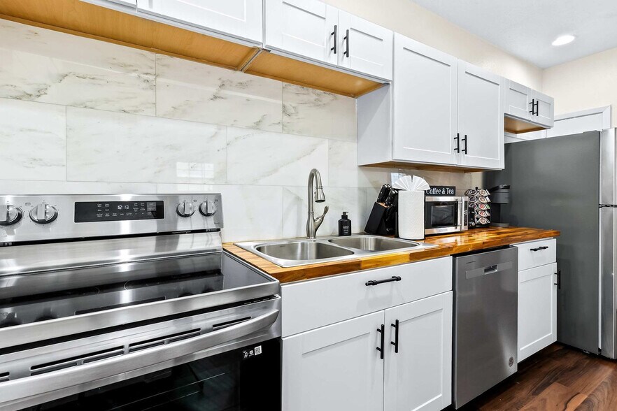 Building Photo - 1227 Peden St