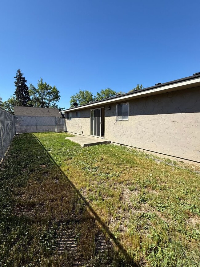 Building Photo - 141-143 E Home Ave