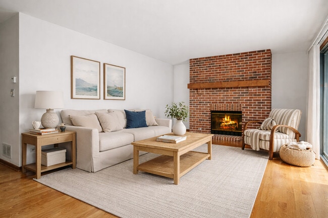 Building Photo - 107 E Winchester Rd