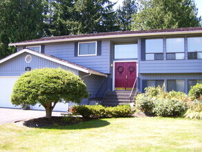 Building Photo - Split Level Marysville Home