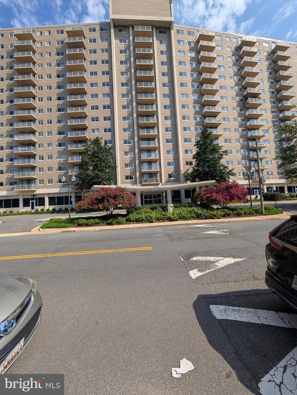 Building Photo - 1225 Martha Custis Dr